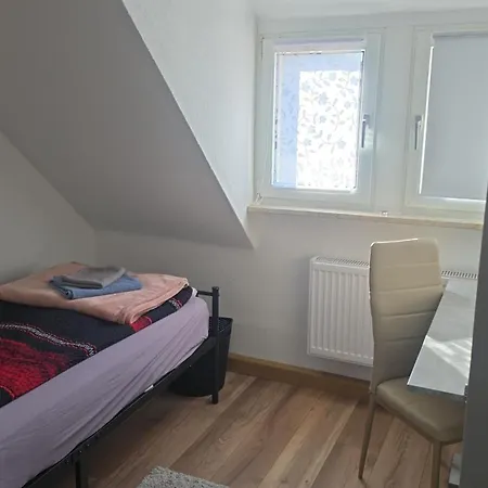 Schoene Vollausgestattete Monteurs- Gaestewohnung Naehe Raffinerie Leuna Und Geiseltalsee Fuer 2 Personen 0308 Lägenhet *