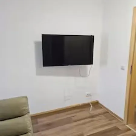 Schoene Vollausgestattete Monteurs- Gaestewohnung Naehe Raffinerie Leuna Und Geiseltalsee 0308 *