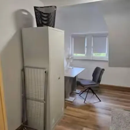 Schoene Vollausgestattete Monteurs- Gaestewohnung Naehe Raffinerie Leuna Und Geiseltalsee 0308 Lägenhet