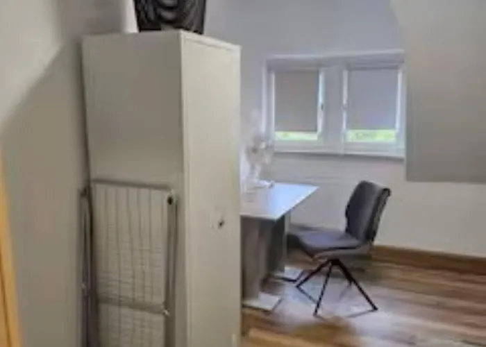 Schoene Vollausgestattete Monteurs- Gaestewohnung Naehe Raffinerie Leuna Und Geiseltalsee 0308 Lägenhet